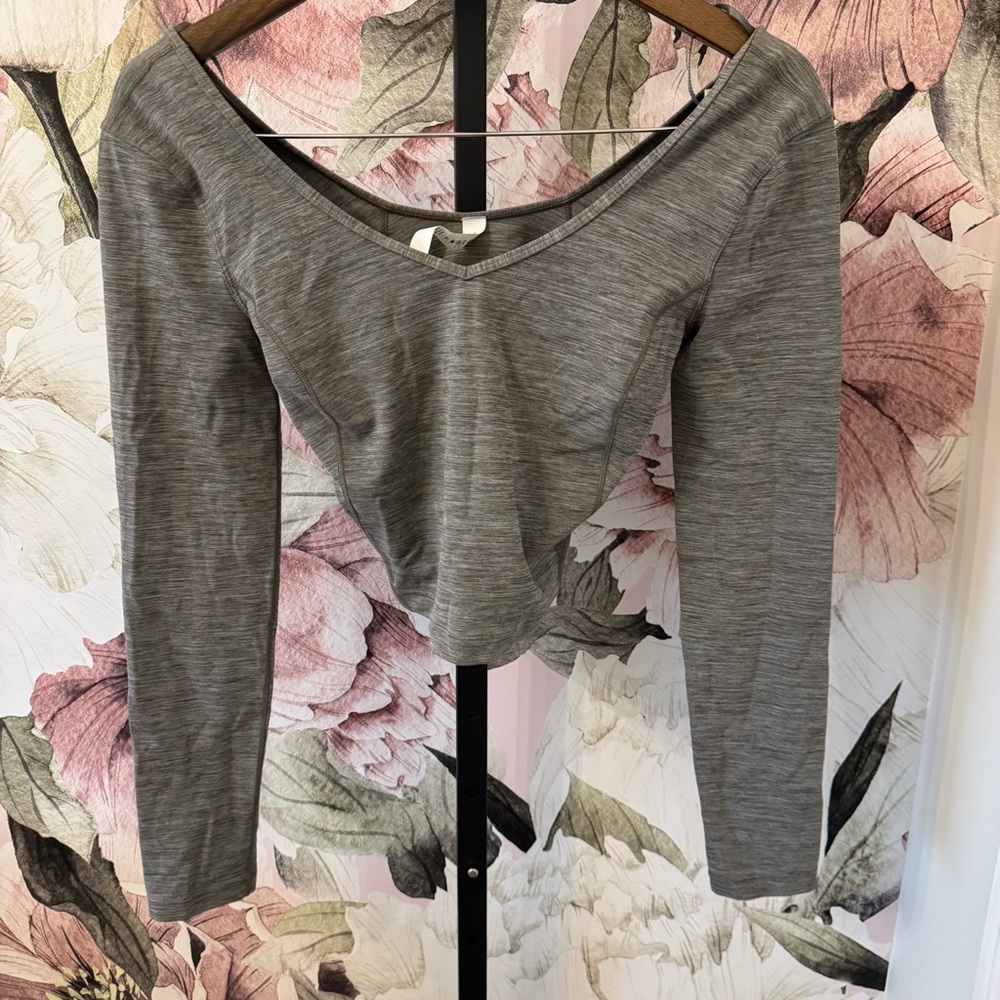 Lululemon Athletica Gray Fitted Crop Blouse